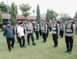 Pastikan Kamtibmas Aman dan Kondusif, Kapolres Jombang Pimpin Apel Pergeseran Personel ke TPS