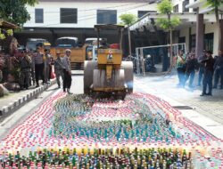 Jelang Natal dan Tahun Baru, Polres Jombang Musnahkan 3.627 Botol Miras dari Baerbagai Merk