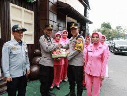 Wakapolres Jombang bersama Bhayangkari Tinjau Pospam dan Posyan Operrasi Lilin Semeru 2024