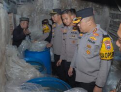 Polres Jombang Gerebek Home Industri Pembuatan Minuman Keras Jenis Arak