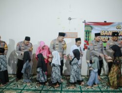 Kapolres Jombang bersama Ketua Bhayangkari Gelar Baksos di Pesantren
