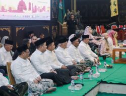 Kapolres Jombang dan Forkopimda Makan Sahur Bersama Masyarakat
