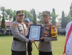 Bentuk Apresiasi, Kapolres Jombang Berikan Penghargaan kepada 10 Anggota Berprestasi