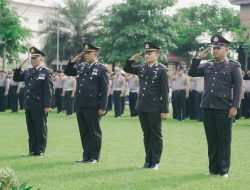 Kapolres Jombang Pimpin Upacara Penganugerahan Tanda Kehormatan Satyalancana Pengabdian bagi Personel Polri