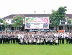 Kapolres Jombang Berikan Penghargaan kepada 15 Personel Berprestasi