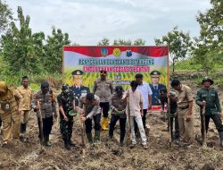 Dukung Swasembada Pangan, Kapolres Jombang Serahkan Bantuan Bibit Jagung Kepada Gapoktan Desa Katemas Kecamatan Kudu
