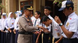 Polisi Peduli Pendidikan, Kapolres Jombang dan Kapolsek Jajaran Jadi Inspektur Upacara di Sekolah